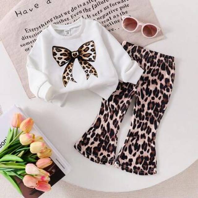 SHEIN 2pcs/Set Baby Girl Long Sleeve Letter Print Top & Leopard Flare Leg Pants, Cute & Comfortable Casual Suit For Spring & Autumn