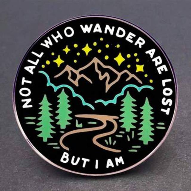 SHEIN 1pc Personalized English Phrase &#34;Not All Those Who Wander Are Lost&#34; Brooch Magic Ring Pin Badge Metal Alloy Decor