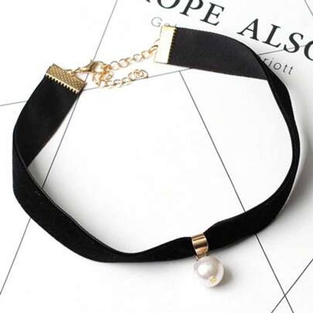 SHEIN 1pc Simple Velvet Pearl Choker Necklace, Short Girl Clavicle Chain