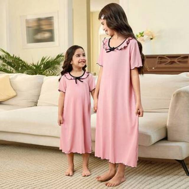 SHEIN Tween Girl Simple Ruffle Collar Bow Decor Wave Hem Short Sleeve Loose Casual Home Dress, Ramadan Style Family Vacation Relaxing Dress, Sibling Matchin