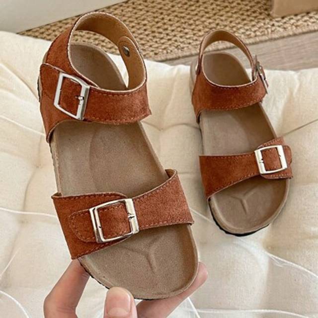 SHEIN A Pair Of Best-Selling Children&#39;s / 2025 New Girls&#39; Sandals, With A Brownish Matte Upper, Featuring A Double Strap And Metal Buckle Design, And A Wrap