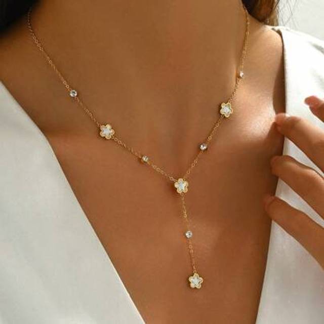 SHEIN 1 Pc Women&#39;s Stainless Steel White Mother-Of-Faux Pearl Flower Round Zirconia Y-Shaped Necklace, Fashion Jewelry, 18K Gold Plated Valentines