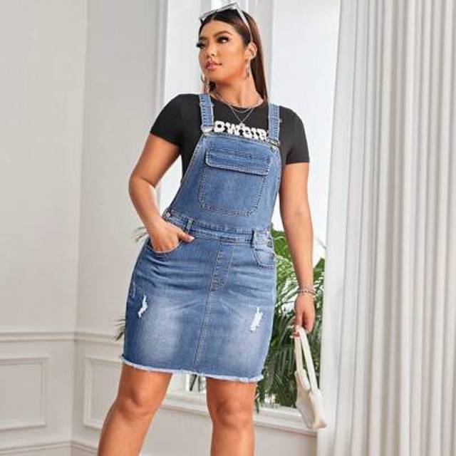 SHEIN Plus Size Women Pocketed Distressed Frayed Hem Denim Jumper Dress