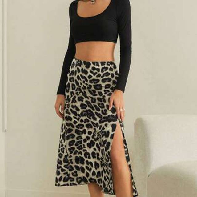 SHEIN Women&#39;s Leopard Print Slit Hem Casual Mini Skirt,Leopard Shirts,Women Skirts,Animal Print Skirts,Leopard Costume,Fall Skirts,Fall Women Outfits Leopar