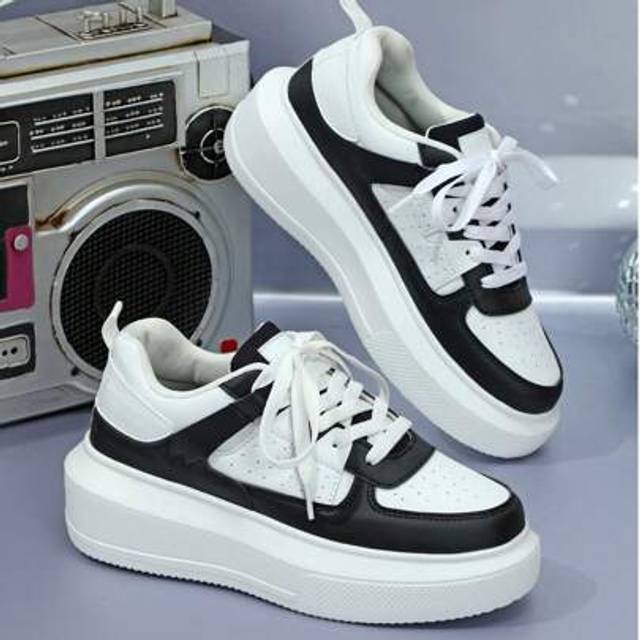 SHEIN New Men Casual Shoes, Classic Black & White Business Walking Comfortable Breathable Platforms, Fashion Sneakers For Everyday Wear, Gift Idea For Coupl
