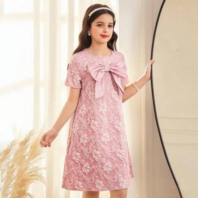 SHEIN Tween Girls&#39; Elegant Pink Round Neck Dress With Exaggerated Bow Front Decor, Textured Jacquard Fabric A-Line Silhouette
