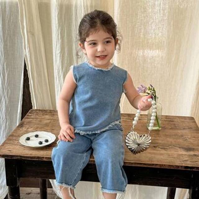 SHEIN 2pcs/Set Baby Girl 2024 Autumn/Winter New Casual Cute Graphic Waffle-Knit Mock Shirt Top With Cherry Fruit Embroidery And Denim Pants Set
