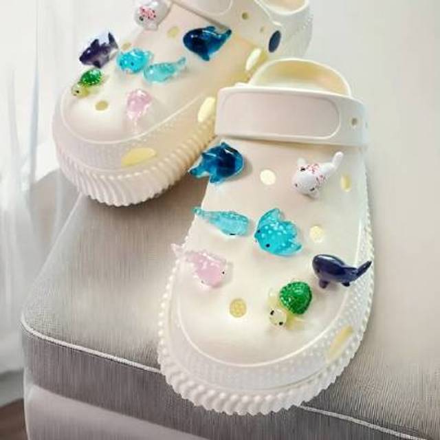SHEIN 7 Pcs Cute Ocean Animal Shoe Charms - Colorful Fish, Whale, Shark, Detachable DIY Accessories, Suitable For Clogs, Sandals, Beach Bags & Slippers - Du