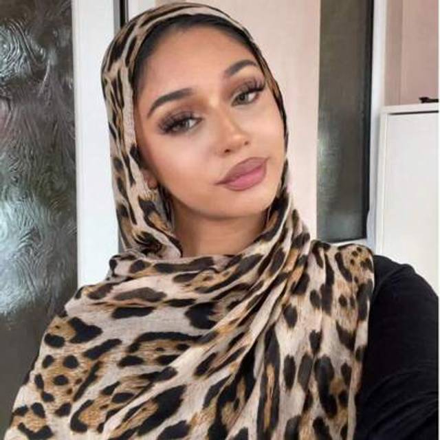 SHEIN 1pc Women&#39;s Lightweight Breathable Leopard Print Hijab Scarf, Suitable For Daily Wear