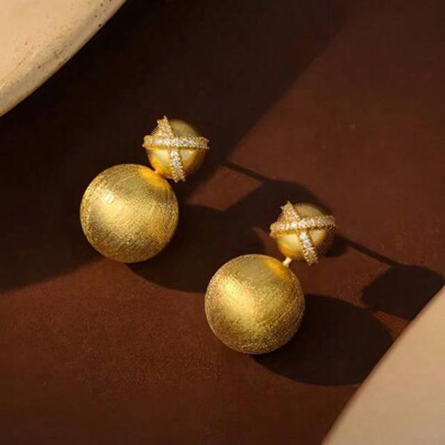 SHEIN 1pc High-End Design Italian Textured Gold Bead Earrings, Delicate & Unique Daily Wear Jewelry For Women Valentines,Mom,Mother,Mother&#39;s Day,Gift