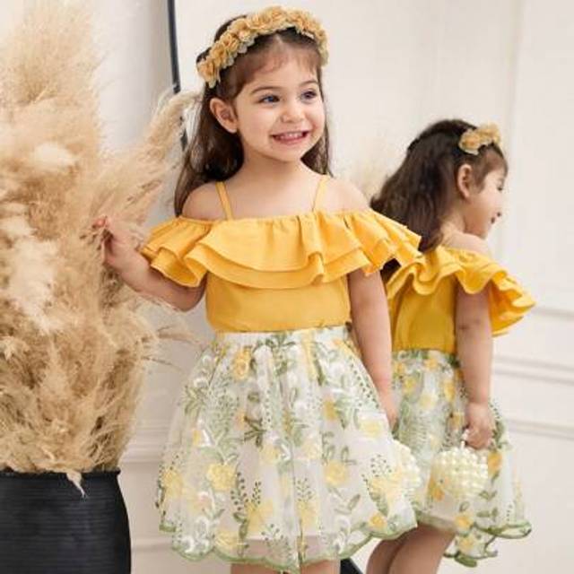 SHEIN Babygirl Summer Vacation Ruffle Strap Top & Mesh Floral Embroidered Mini Skirt Set