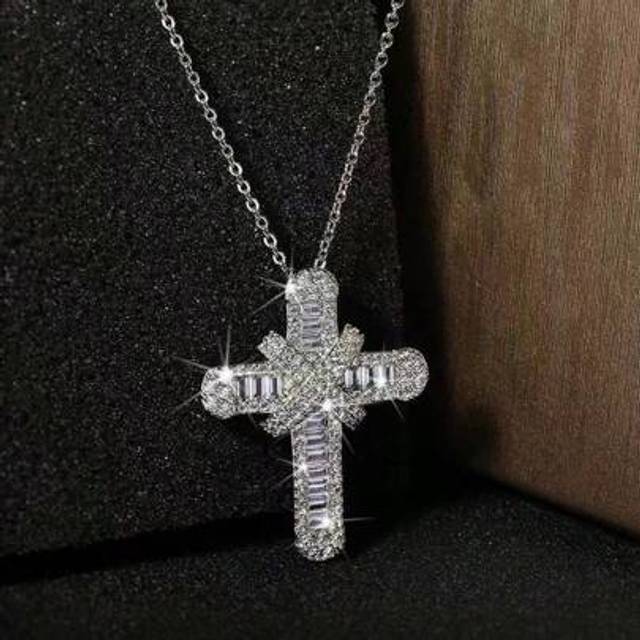 SHEIN 1pc Fashion Luxury Cubic Zirconia Cross Decor Pendant Necklace, Suitable For Women Everyday Wear