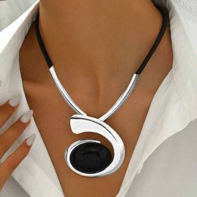 SHEIN 1pc Fashionable Y-Shape Necklace For Women, Vintage Creative Personalized Comma & Snail Acrylic Inlay Oval Pendant On Black Cord Choker, Versatile Dai