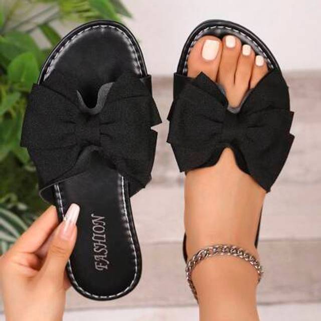 SHEIN Wide Fit Women Plus Size Oversized Bow Flower Anti-Slip Flat Round Toe Leather Sandals, Brown, Suitable For Home, Gathering, Vacation, Spring/Summer