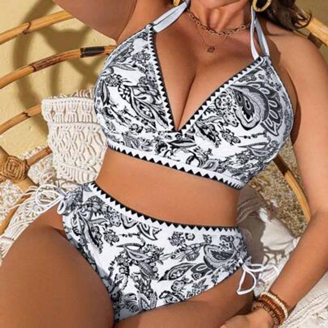 SHEIN Plus Size 2pcs Porcelain Print Rhinestone Edge Halter Strappy V-Neck Side Drawstring Casual Vacation Beach Bikini Set For Women