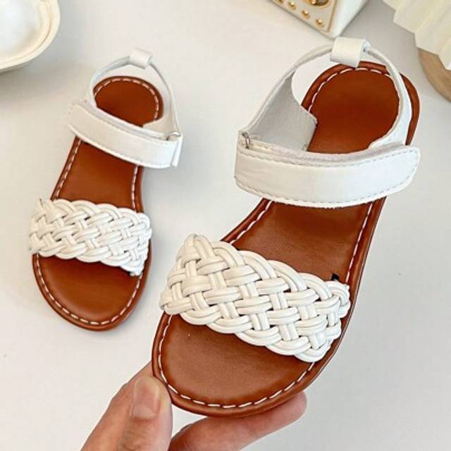 SHEIN A Pair Of Best-Selling Children&#39;s/Girls&#39; Sandals. The Upper Of The Shoe Is Made Of White Leather. There Is An Exquisite Woven Design At The Forefoot A