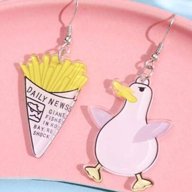 SHEIN 1 Pair Creative Quirky Unique Cartoon Seagull & French Fries Acrylic Drop Earrings For Women, Fashionable Daily/Party Jewelry