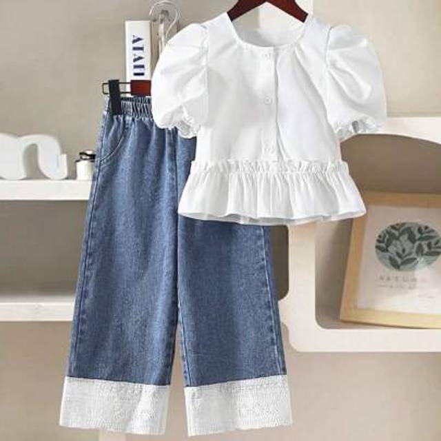 SHEIN 2pcs/Set Young Girl Casual Square Collar Puff Sleeve Crop Shirt & Elastic Waist Straight Solid Denim Pants With Embroidered Floral Trim Set