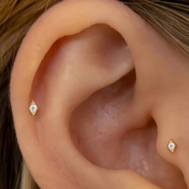 SHEIN 1pc Tiny Gold Eye Shaped Internally Threaded Labret, Hypoallergenic 925 Sterling Silver CZ Stud Earrings, For Women And Men Daily Wear(Sold As 1 Piece