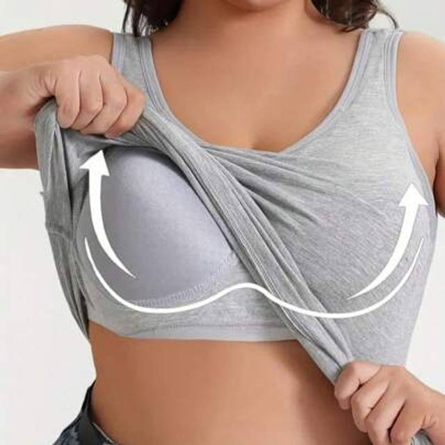 SHEIN Plus Size Women Adjustable Strap Camisole With Padded Bust, Seamless And Comfortable Sleeveless Tank Top, Spring/Summer