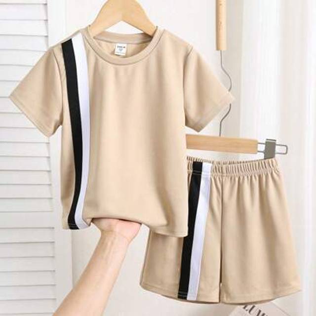SHEIN 2 Packs Young Boy Casual Sports College Art Retro Round Neck Khaki Short Sleeve And Shorts Suit With Ribbon Decoration Suitable For Kids Outfits Young