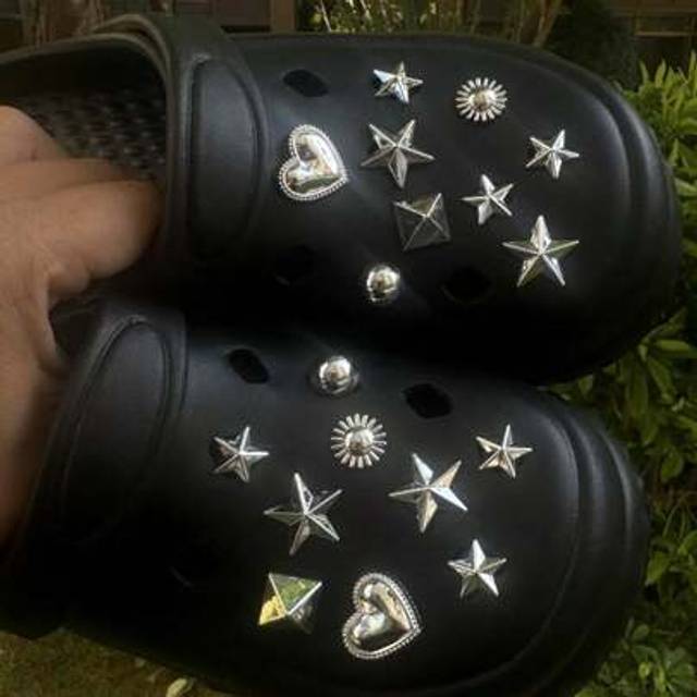 SHEIN 18pcs Heart & Star Shaped Electroplated Detachable Shoe Decoration Charms, Hollow Out Clogs Accessory, Gift For Holiday