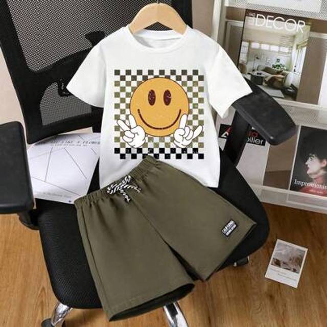 SHEIN Tween Boy Cartoon Smiling Face Print Short Sleeve T-Shirt And Shorts Set