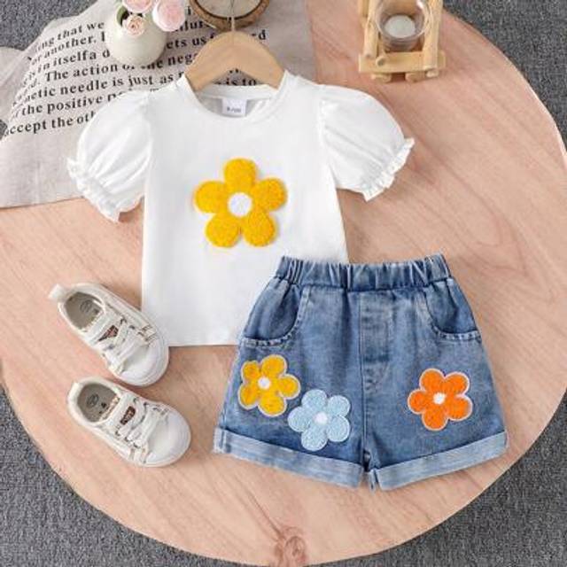 SHEIN 2pcs Baby/Baby Girl Cute Floral White Short Sleeve Top + Denim Shorts Set, Lightweight Summer
