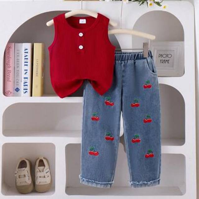 SHEIN 2pcs/Set Girls Button Decor Sleeveless Top & Cherry Embroidery Straight Leg Jeans Pants Set