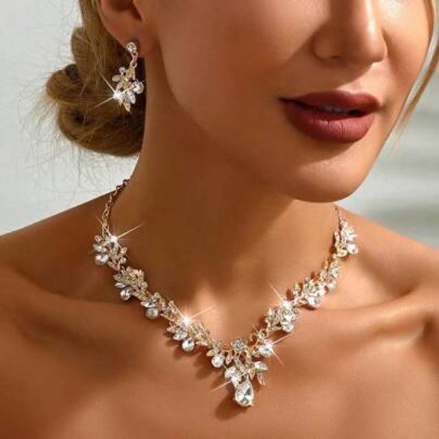 SHEIN 3pcs Alloy Rhinestone, Gold Crystal Pendant Necklace & Earring Set, Jewelry Set, Bridal Jewelry Set For Dress Party, Festival Gift