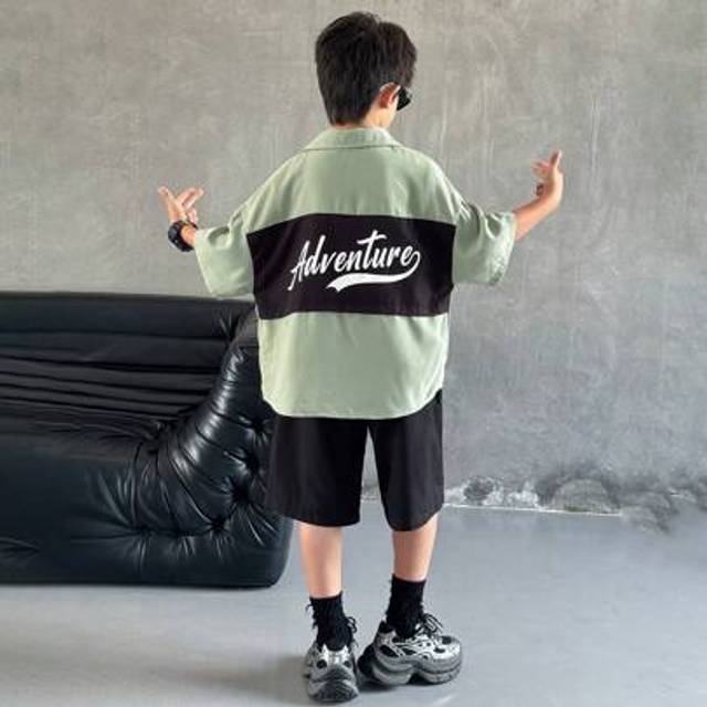 SHEIN 2pcs/Set Tween Boys Casual Solid Color Polo Collar Embroidered Loose Short Sleeve Shirt And Woven Shorts Set, Black And White, Suitable For Commuting,