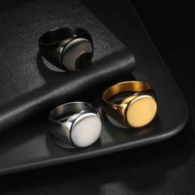SHEIN 1pc Men&#39;s Vintage Fashionable Seal Print Titanium Steel Ring, Men Wedding Band, Gift For Boyfriend, Father, Birthday Present, Party Favor