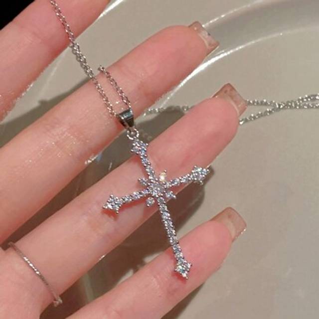 SHEIN 925 Sterling Silver Luxurious Starburst Cross Pendant Necklace, Elegant Fashion Jewelry For Women, Suitable For Party Occasions