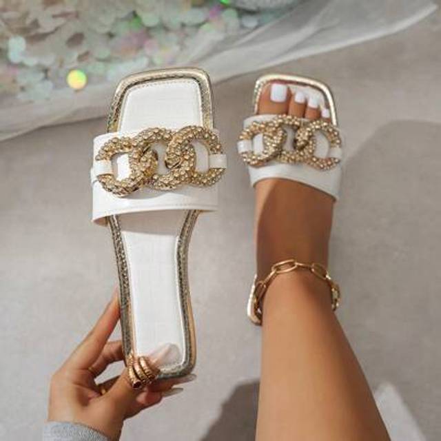 SHEIN Women&#39;s Flat Golden Chain Embellished Sandals, Comfortable Casual Slip-On Open Toe Shoes For Outdoor, Beach, Party In Summer
