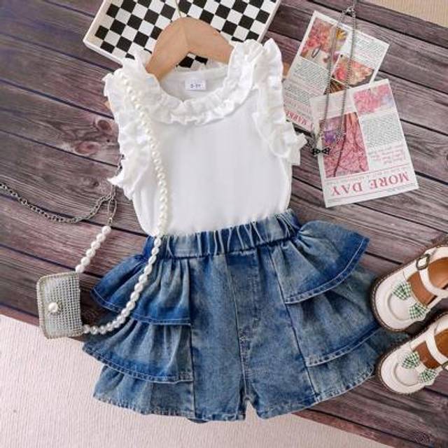 SHEIN 2pcs Young Girl Sweet Floral Trim Sleeveless Top And Ruffle Trim Playful Denim Shorts Set, Summer