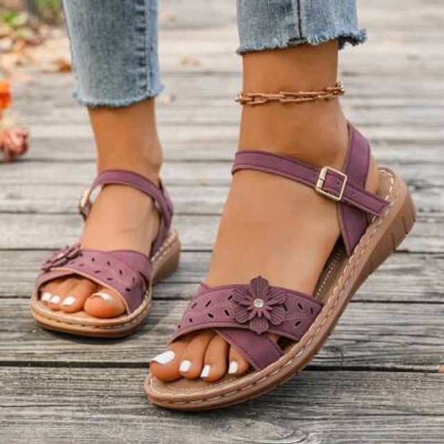 SHEIN 2025 New Women&#39;s Solid Color Casual Simple Platform Low Heel Sandals, Floral Pattern With Rhinestone Decor, Perforated Fashion Design, Lightweight Com