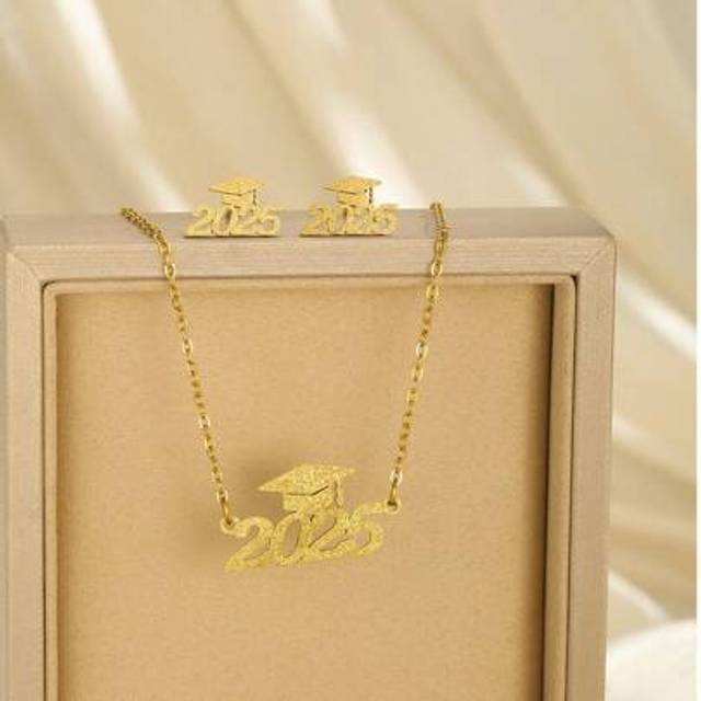 SHEIN 2pcs/Set 2025 Graduation Cap Necklace Stainless Steel Gold Sandblasted Necklace Earrings Jewelry Set Suitable For Boys Girls Classmates Friends Gradua