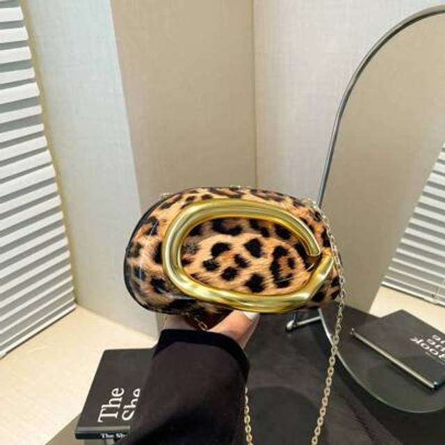 SHEIN High-Quality Niche High-End Minimalist Vintage Women&#39;s Shoulder Diagonal Chain Bag, Unique Retro Leopard Print Handbag For Shopping, Dates, Parties, V