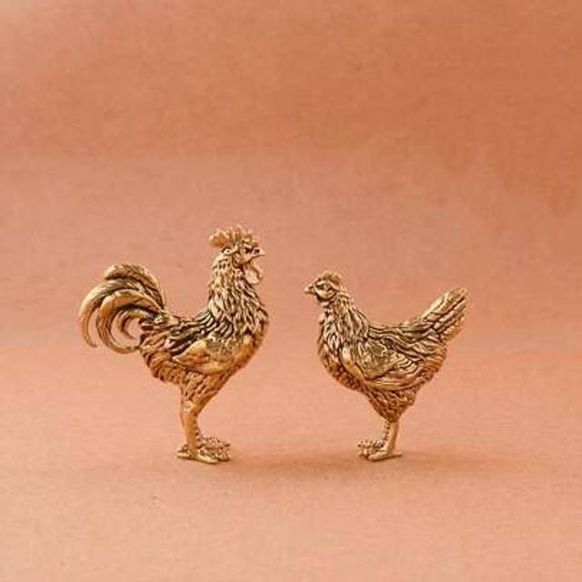 SHEIN 1pc Brass Rooster & Hen Figurines Set, Thanksgiving Collectible Ornaments, Zodiac Chicken Decor, Tabletop Tea Pet Ornaments For Home Living Room, Hand
