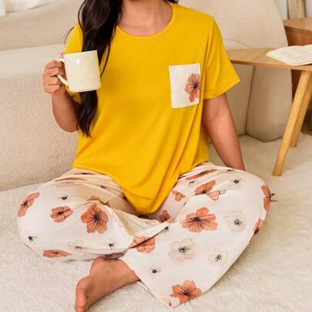 SHEIN Plus Size Women Floral Pattern Crew Neck Knit Top And Pants Pajama Set