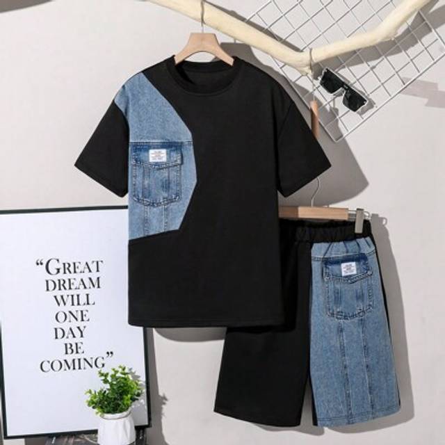 SHEIN Teen Boys&#39; Casual Fashion Minimalist Denim Patchwork T-Shirt Matched With Shorts, Suitable For Spring/Summer Daily Wear