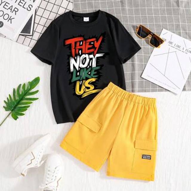 SHEIN Tween Boys Letter Graphic Print Short Sleeve T-Shirt And Letter Embroidered Woven Shorts Set
