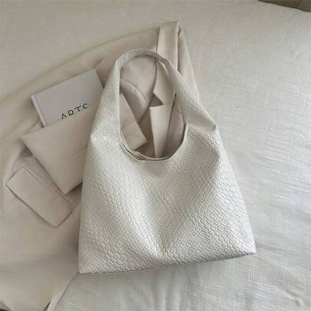 SHEIN Fashionable Women Crescent Shaped Woven PU Leather Shoulder Bag With Coin Purse Inside, Underarm Bag