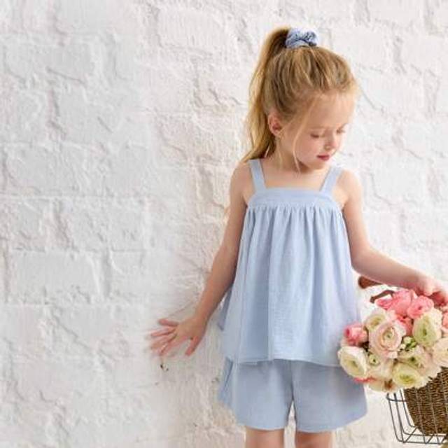 SHEIN 2pcs Young Girl Woven Plain Camisole Top And Matching Casual Shorts Set With Hair Scrunchie