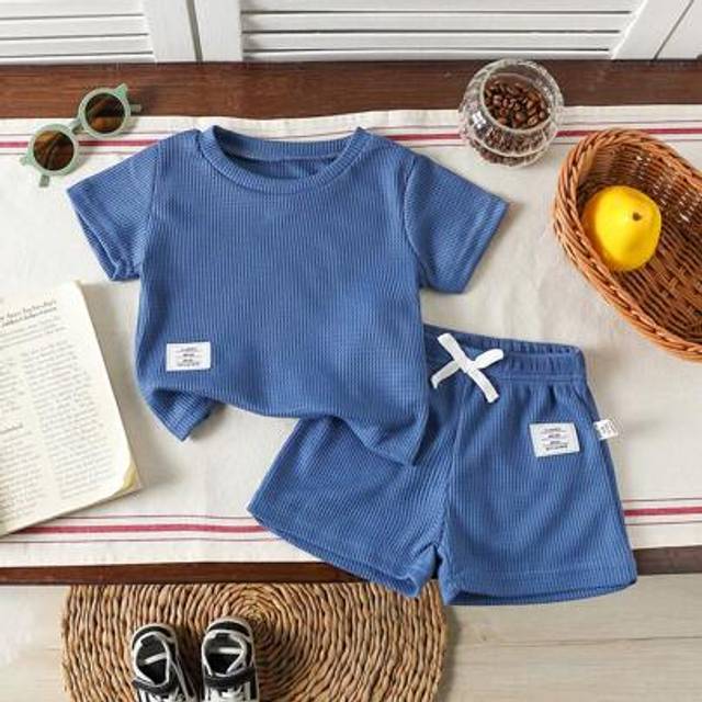 SHEIN Baby Boys&#39; Summer Solid Orange Crew Neck Short Sleeve Top And Matching Shorts Set, Minimalist Style With No Graphics, Loose Fit, Suitable For Outdoor