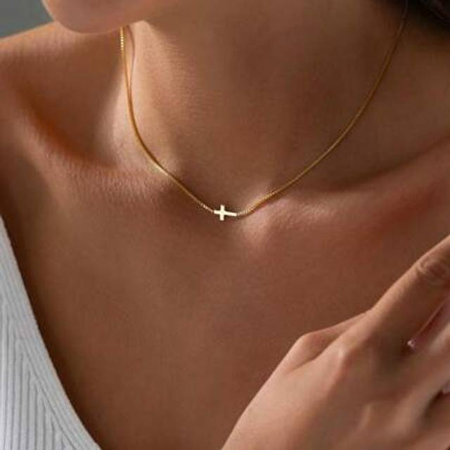 SHEIN 1pc Elegant Cross Pendant Gold Chain Necklace, Suitable Jewelry For Women&#39;s Daily Wear