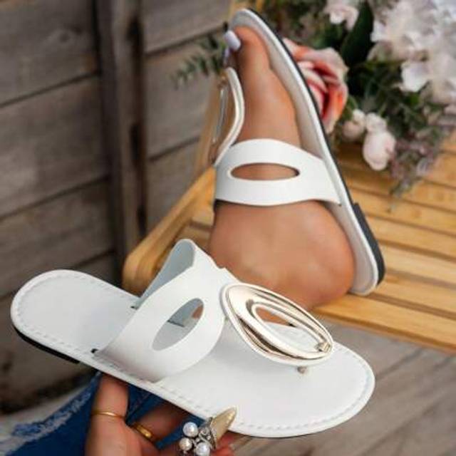 SHEIN Women&#39;s Flat Sandals, Fashion Wide Fit Round Metal Buckle Flat Sandals, Minimalist Comfortable Loose Casual Beach Sandals For Ladies