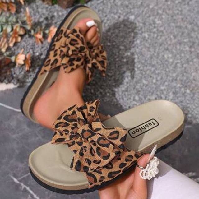 SHEIN Super Light & Thick Flat Soft Bottom Soft Plush Leopard Print Beach, Outdoor, Home Increased Height Slippers