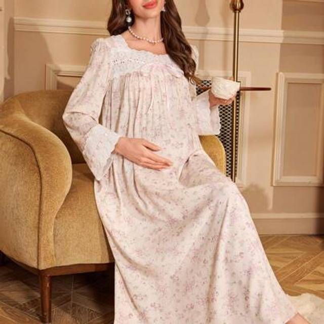 SHEIN Vintage Palace Style Ditsy Floral Print Contrast Trim Square Collar Maternity Nightgown Babydoll Luxeloungewear