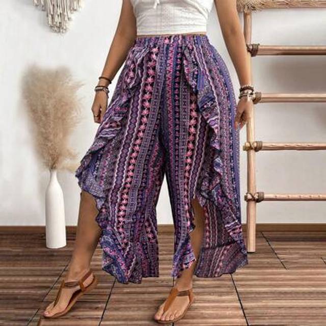 SHEIN Plus Size Women Floral Pattern Holiday Flared Wide Leg Pants With Ruffle Trim